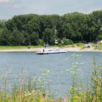 A functioning ferry at Zons